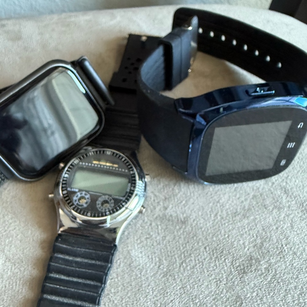 Wyze Black and Blue Smartwatch Trio